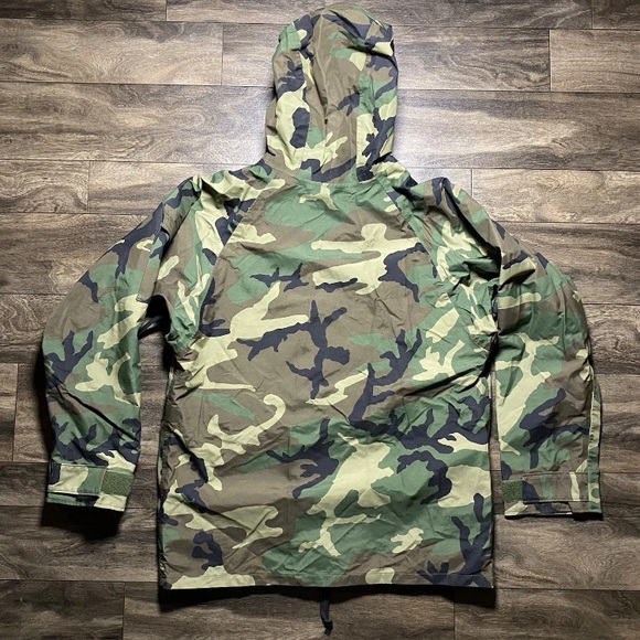 U.S. Army ECWCS Gen I Woodland Camo Gore-Tex Cold Weather Parka MEDIUM REGULAR - Picture 2 of 13